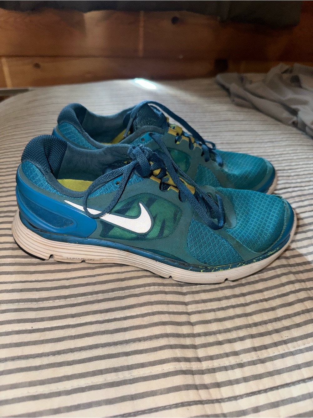 Nike Women’s Teal/White Athletic Running Shoes LunarEclipse2